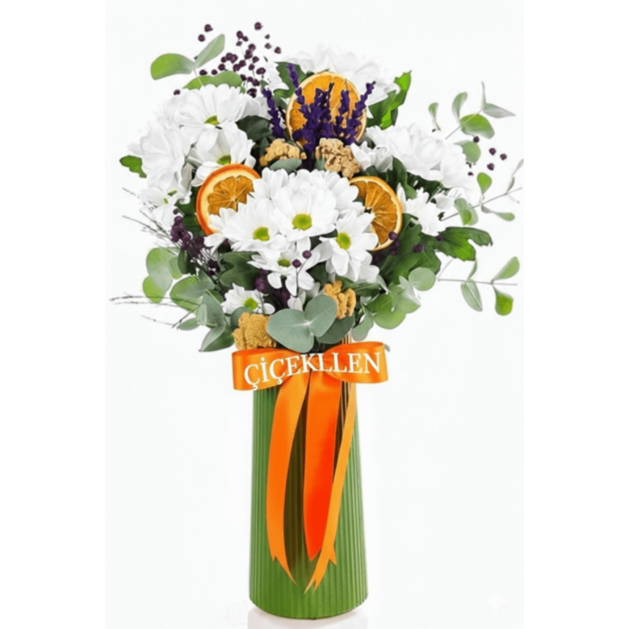 Yeşil vazoda papatyalar