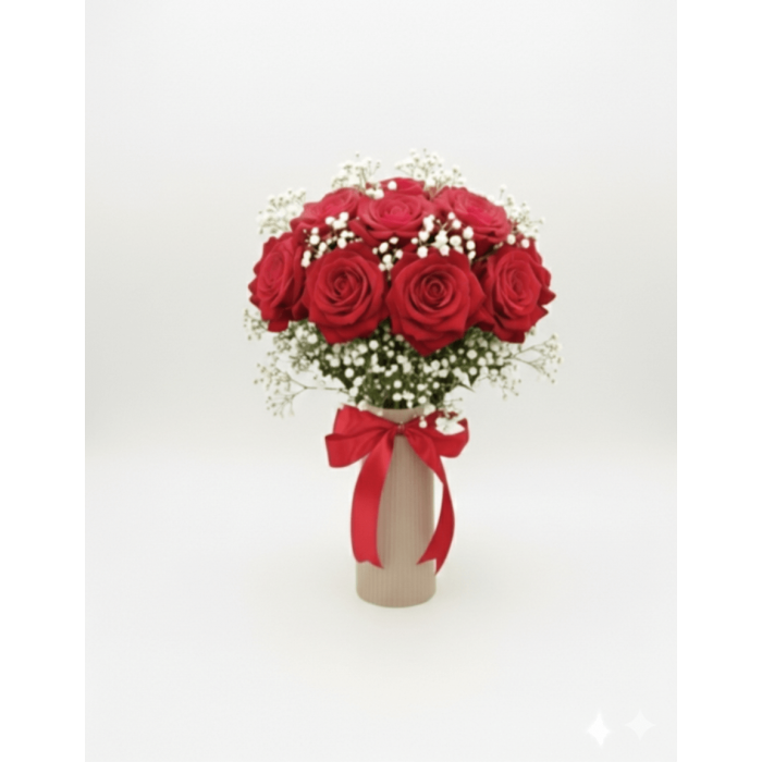 9 kırmızı gül vazoda